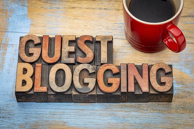 Bëni para duke shkruar në internet përmes Blogging mysafirëve